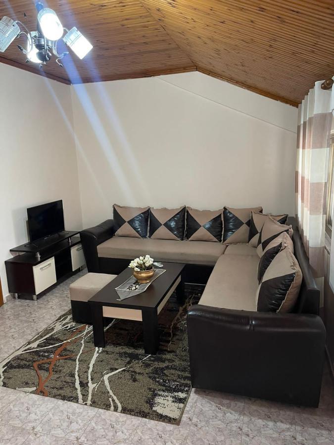 Vila Dedi Appartamento Shkodër Esterno foto
